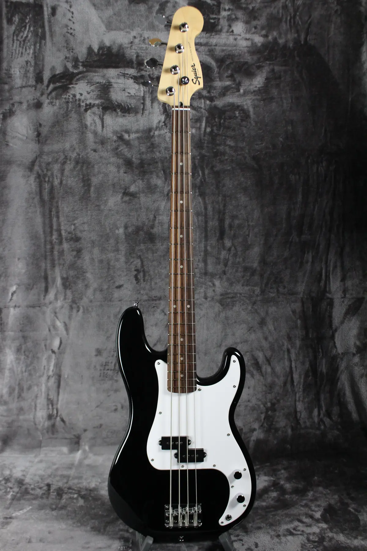 2022 Squier Precision Bass 1