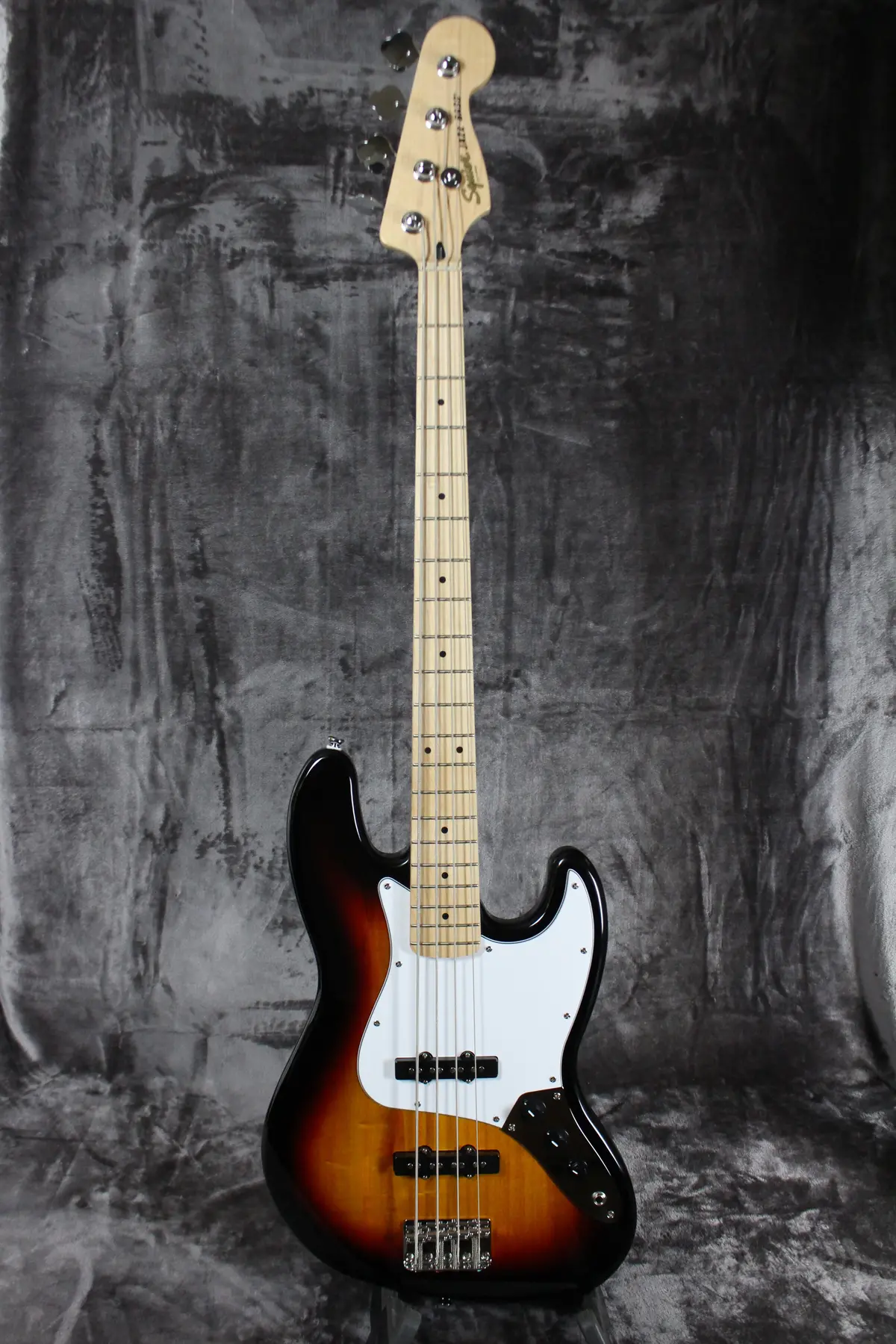 2022 Squier Affinity Series Jazz Bass 1