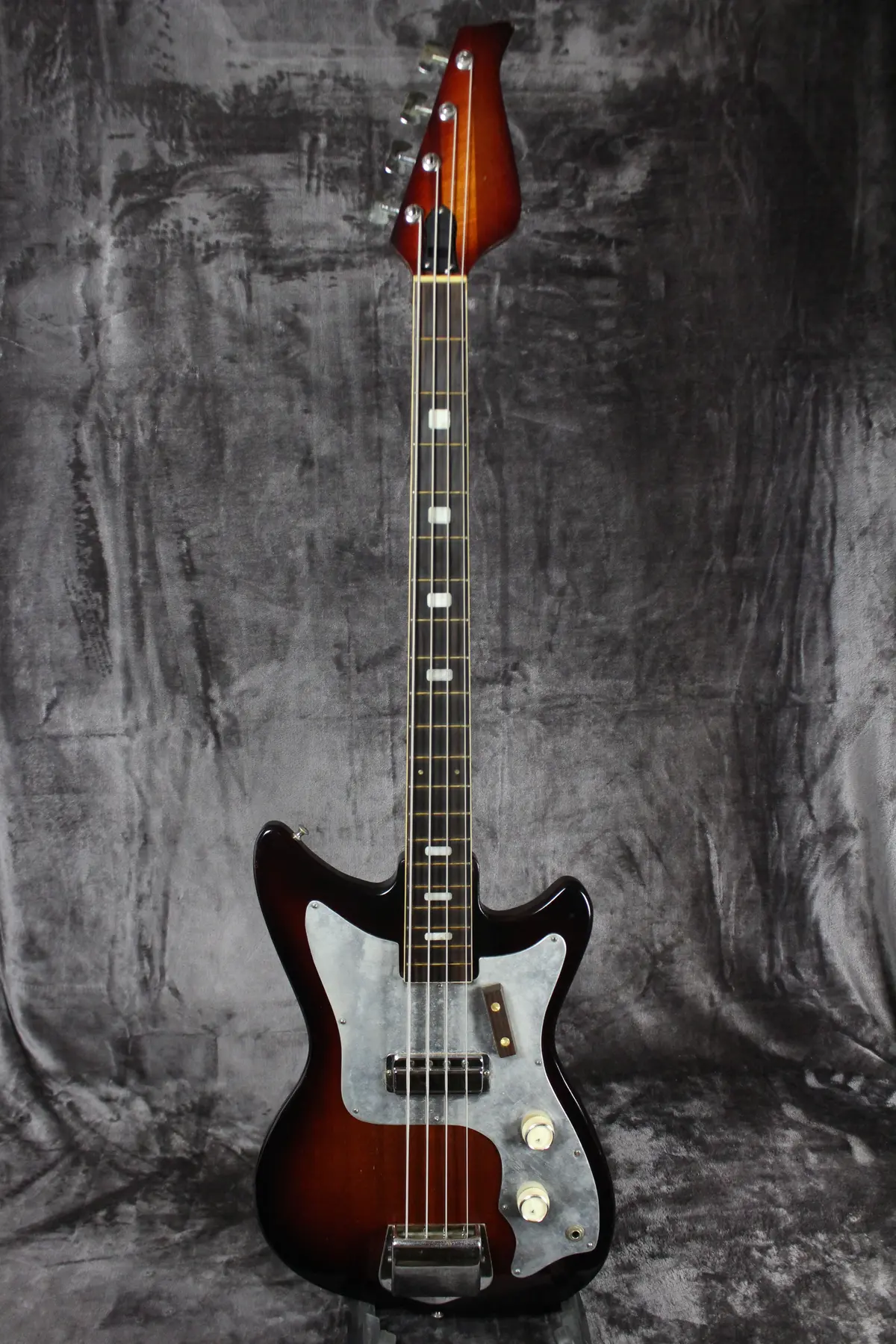 60S Kawai (Teisco) Bass 1