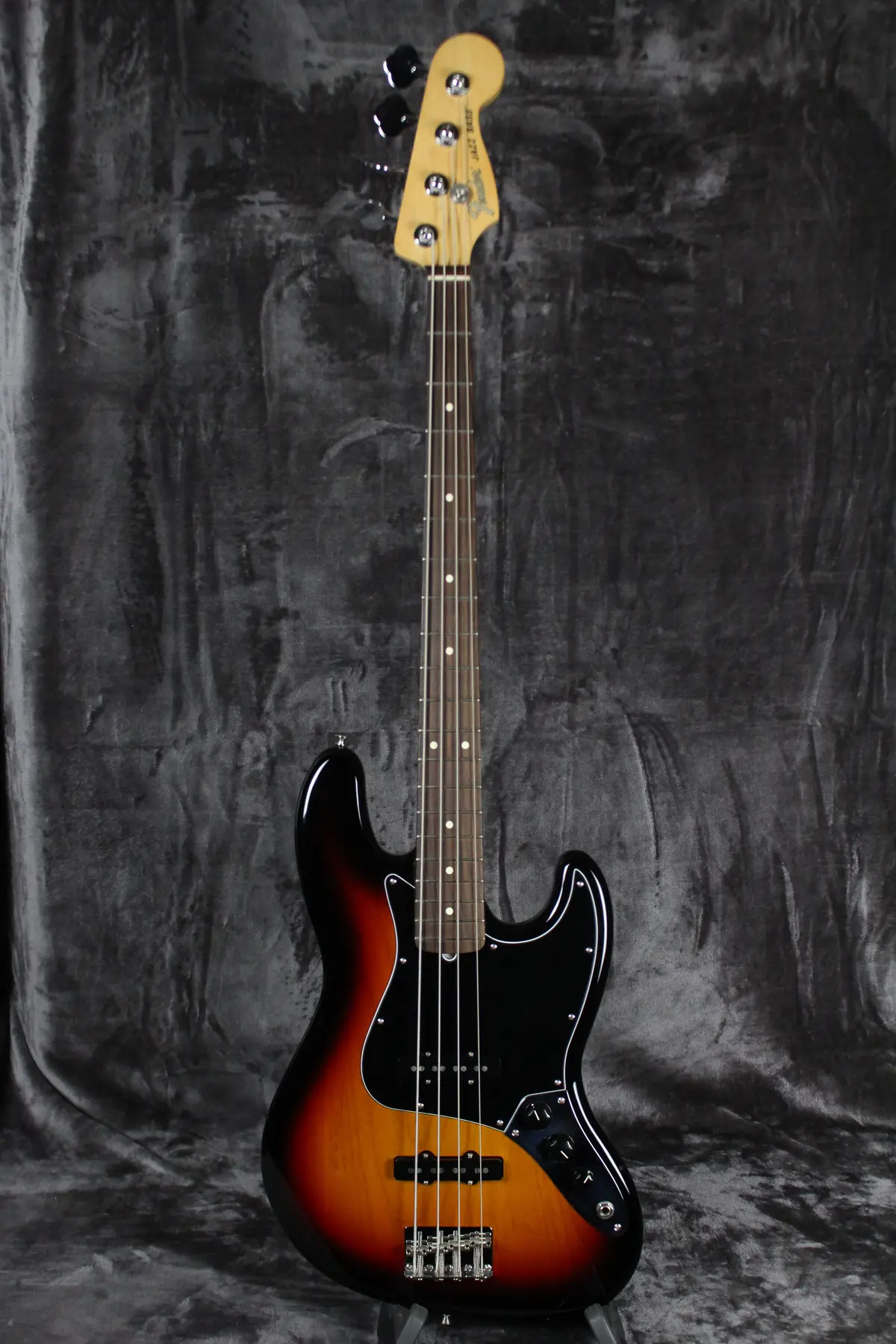 2020 Fender American Performer Jazz Bass 1