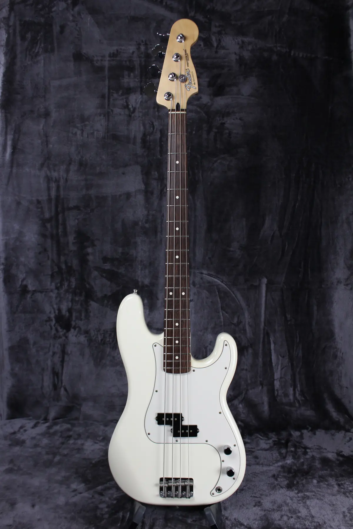 2006 Fender Standard Precision Bass 1
