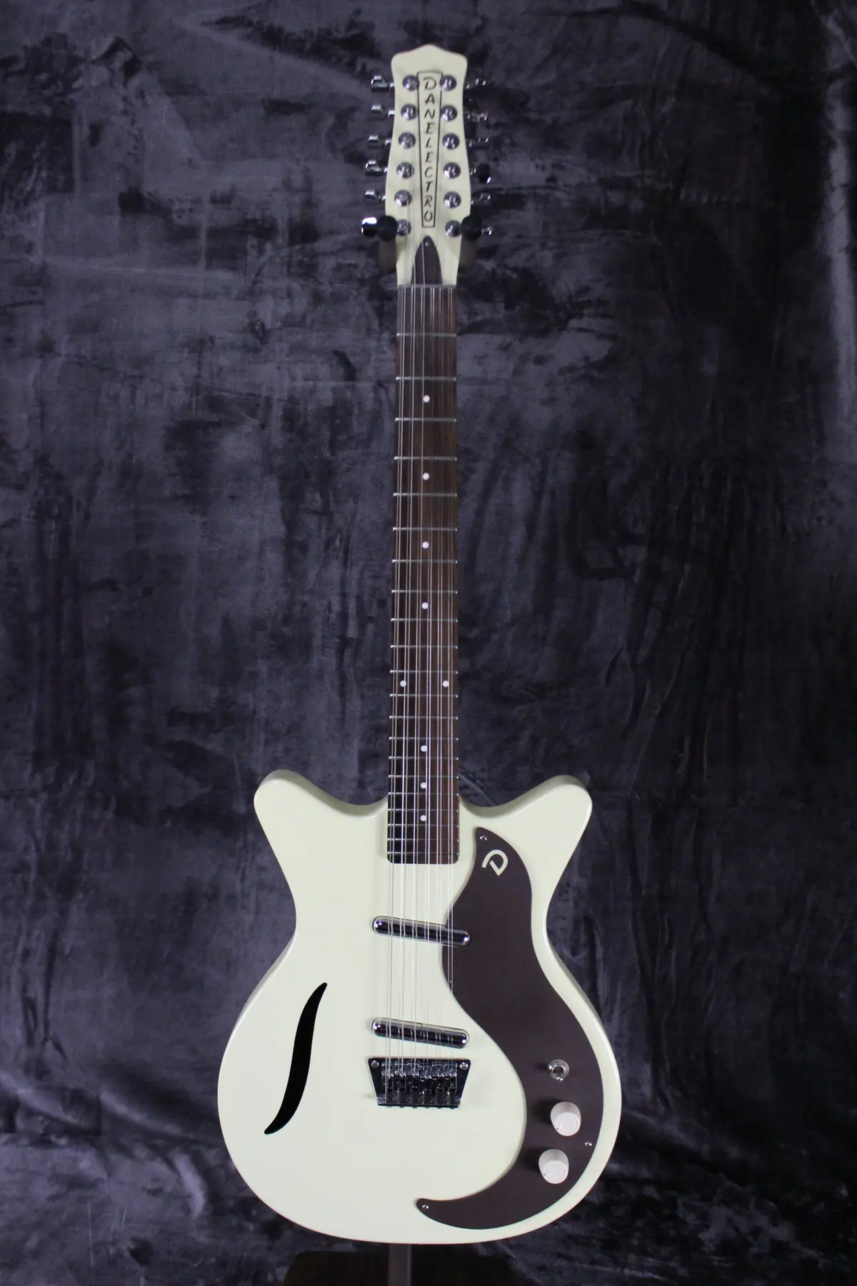 Danelectro D5912 Vintage 12 12-String 1