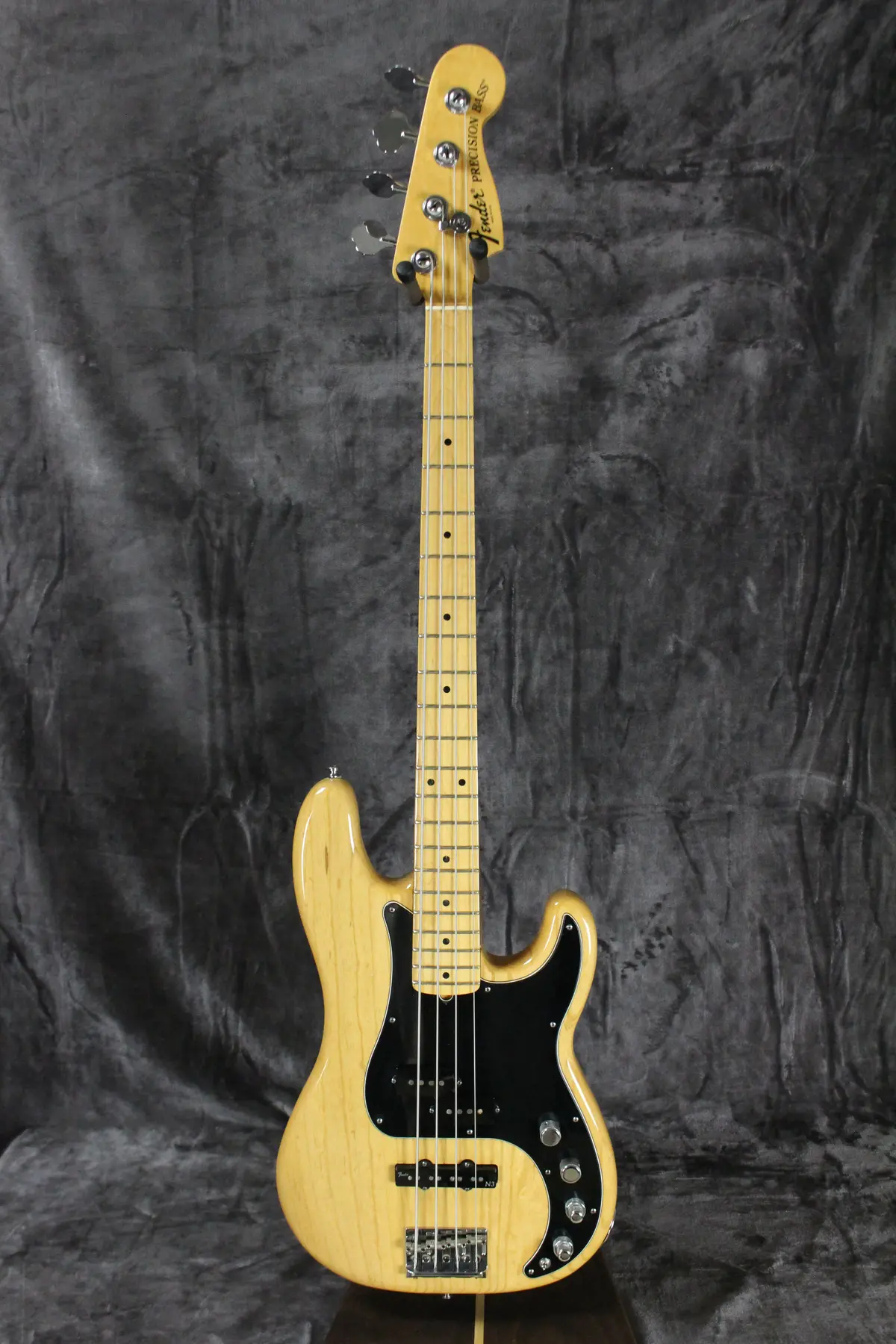 2013 Fender American Deluxe Precision Bass 1