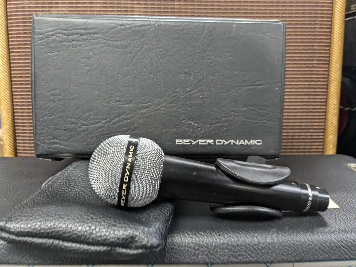Beyerdynamic M500 Microphone 1