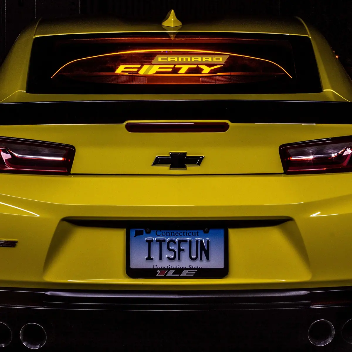 2016-2024 6Th Generation Camaro Coupe Windrestrictor Glow Plate 1
