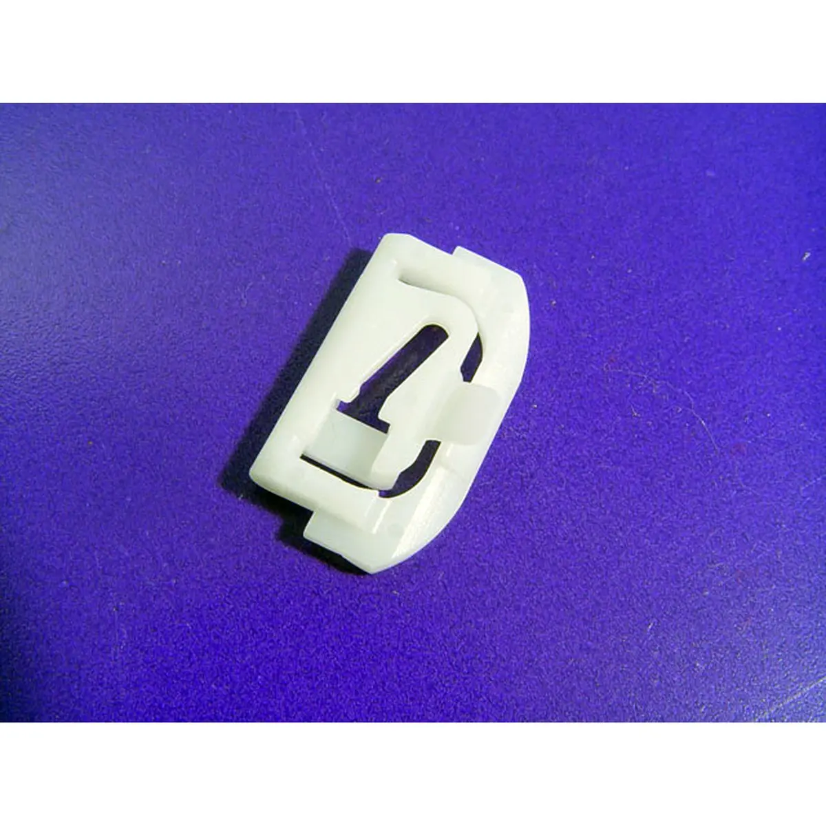 1975–1985 Camaro Lower Side Window Reveal Molding Clip Made Of Nylon 1