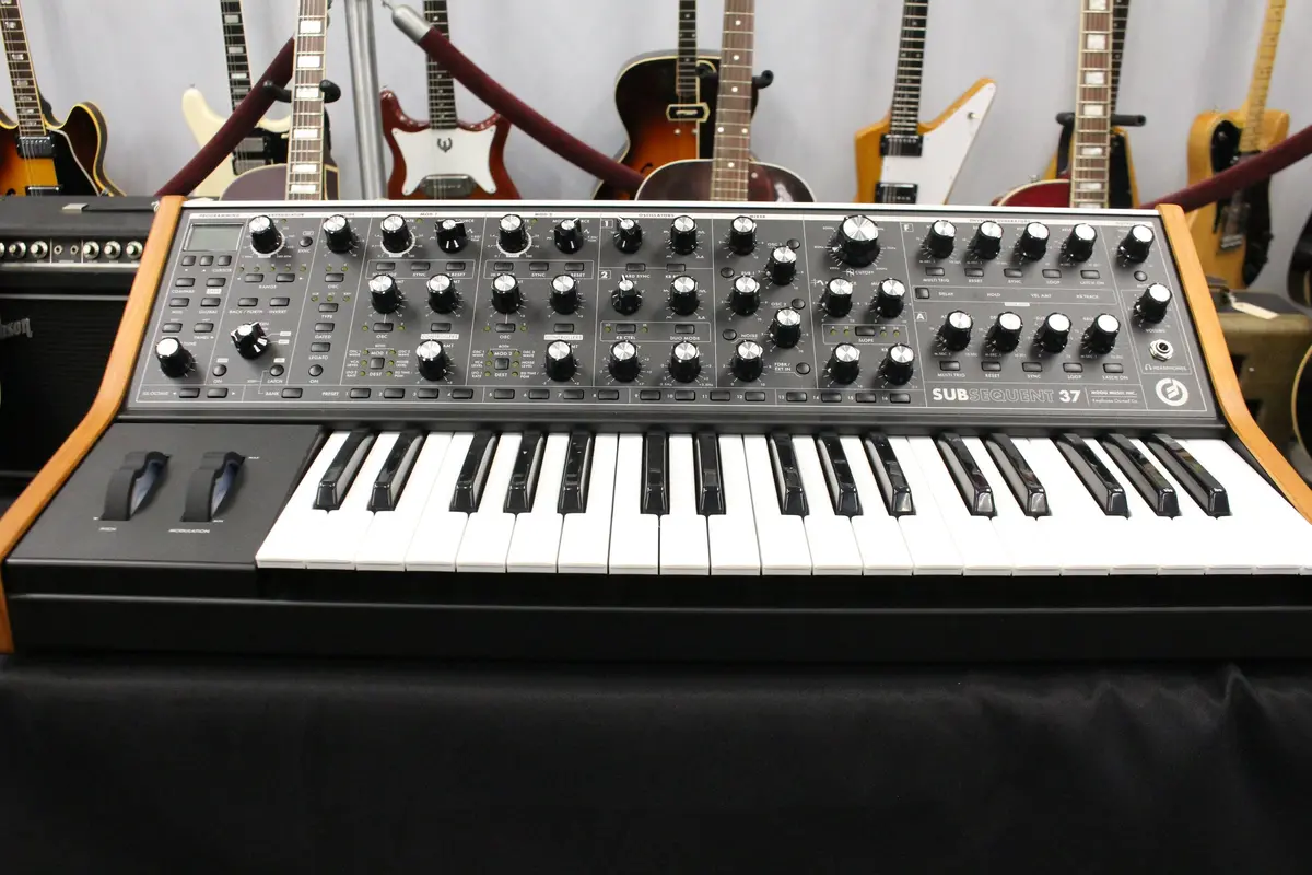Moog Subsequent 37 With Gig Bag & Decksaver 1