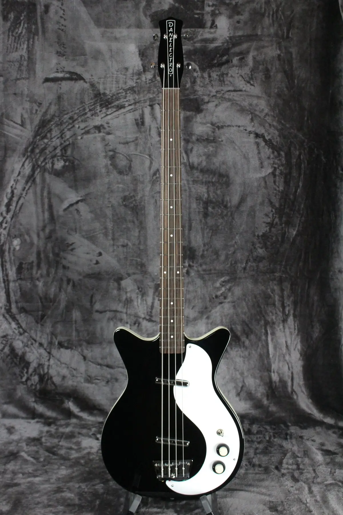 Danelectro ’59Dc Long Scale Bass Black *Free Shipping In The Usa* 1