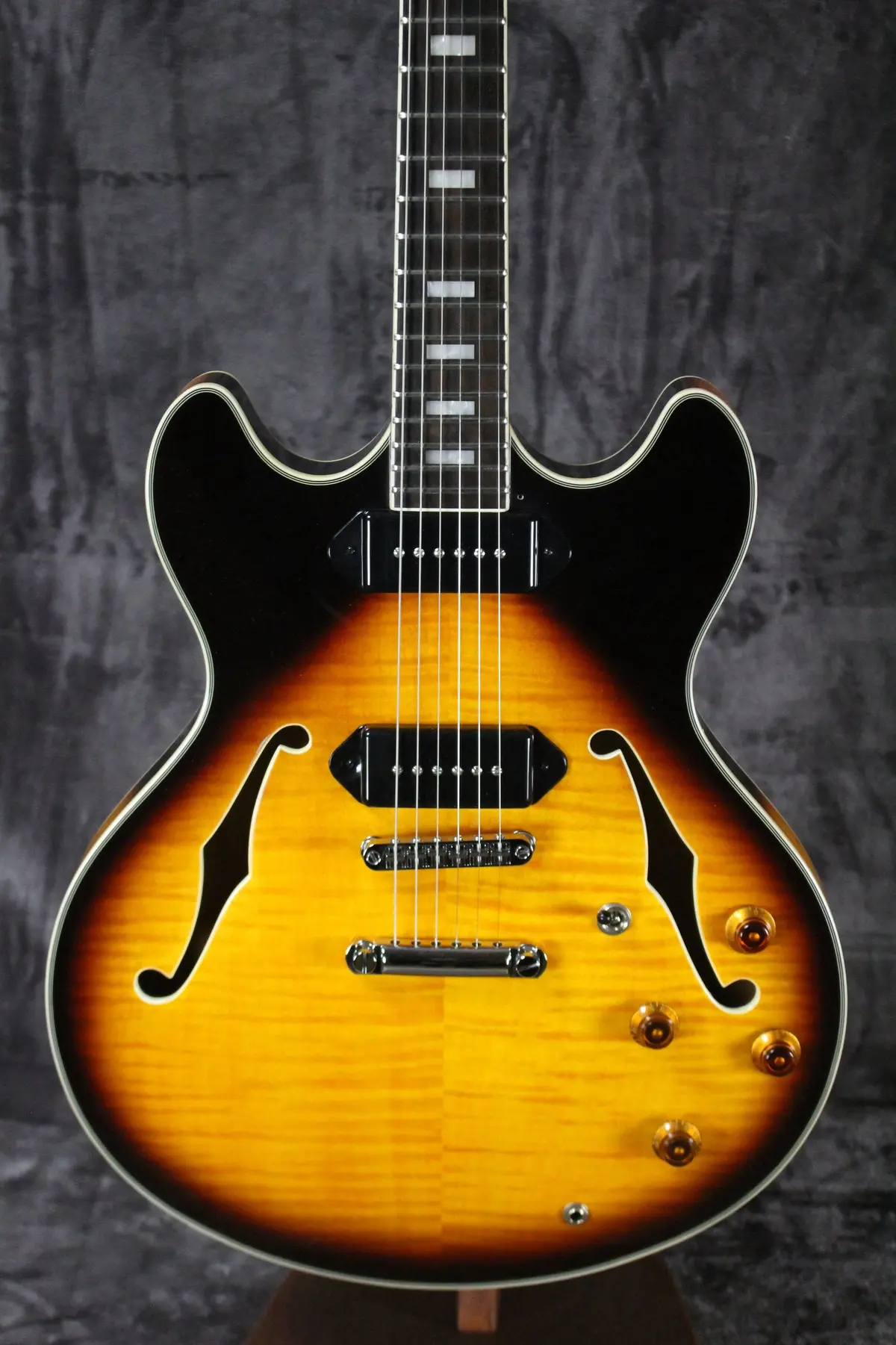 Sire Larry Carlton H7v 1