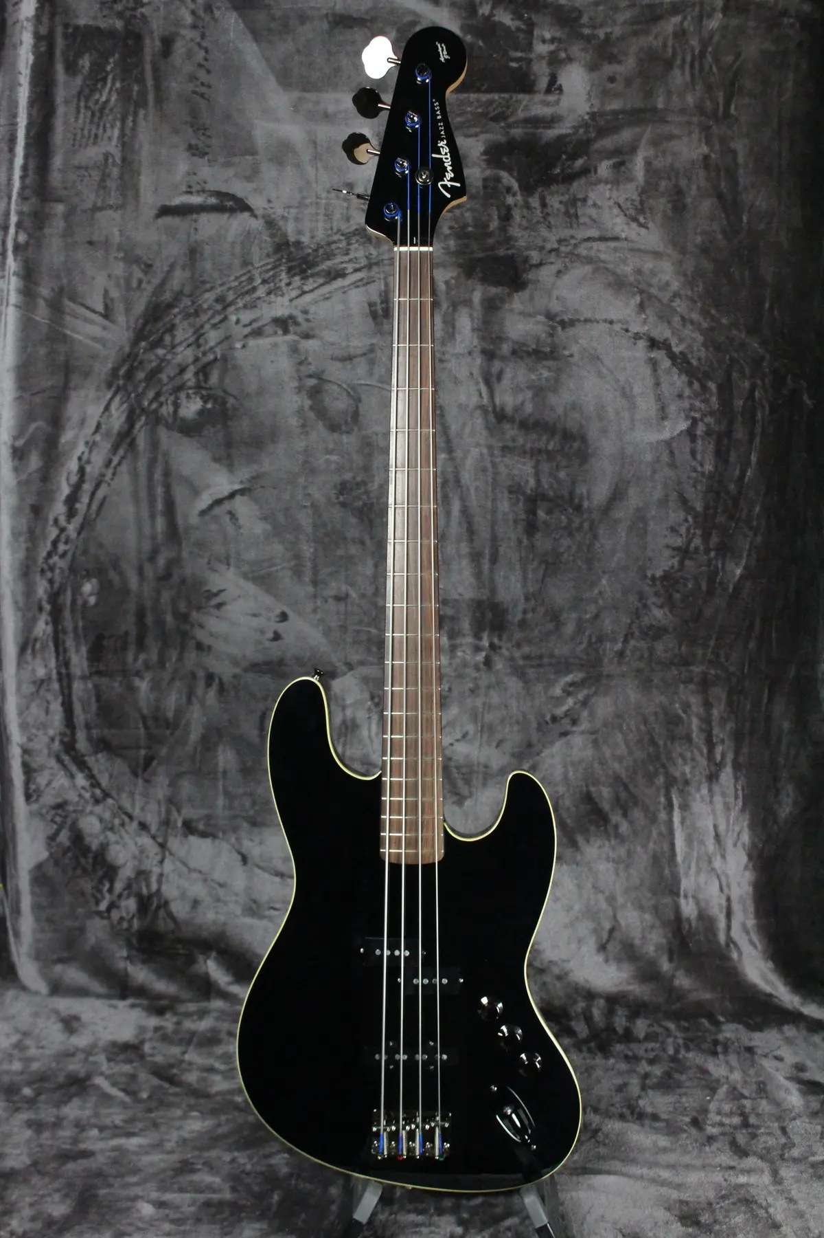 2020 Fender Aerodyne Jazz Bass 1