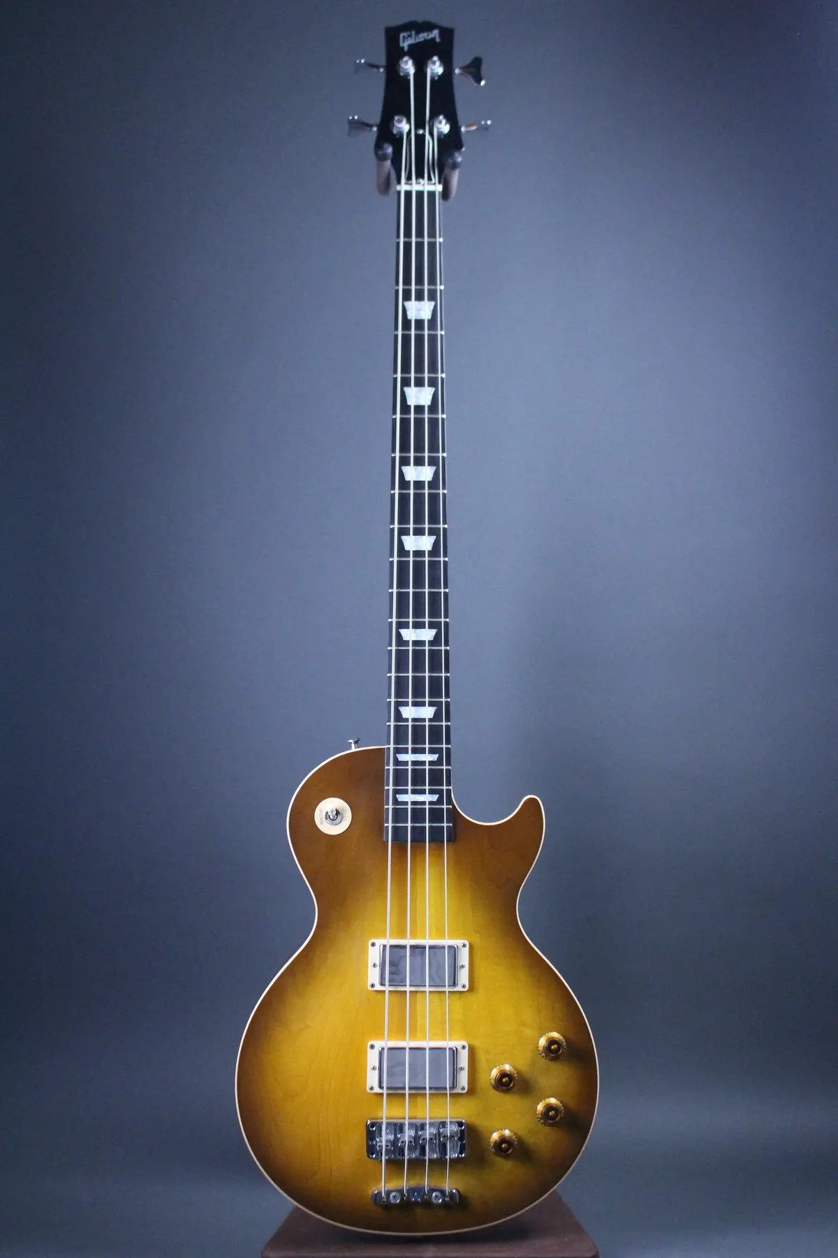 2002 Gibson Les Paul Bass Honey Burst 1