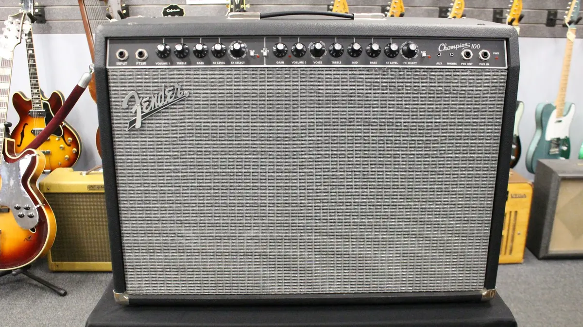 Fender Champion 100 Combo 1