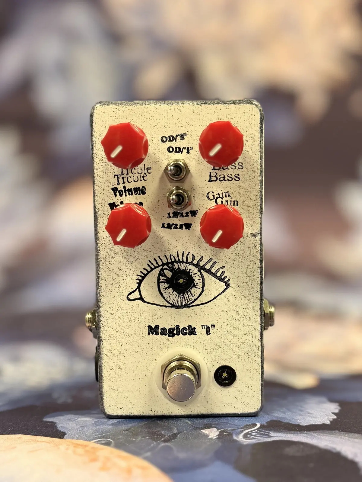 Mid-Fi Electronics Magick "I"  (White) "Free Shipping In The Us" 1