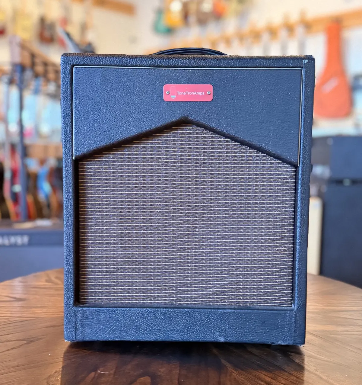 Truetone Tremotone 1X12 Combo 1