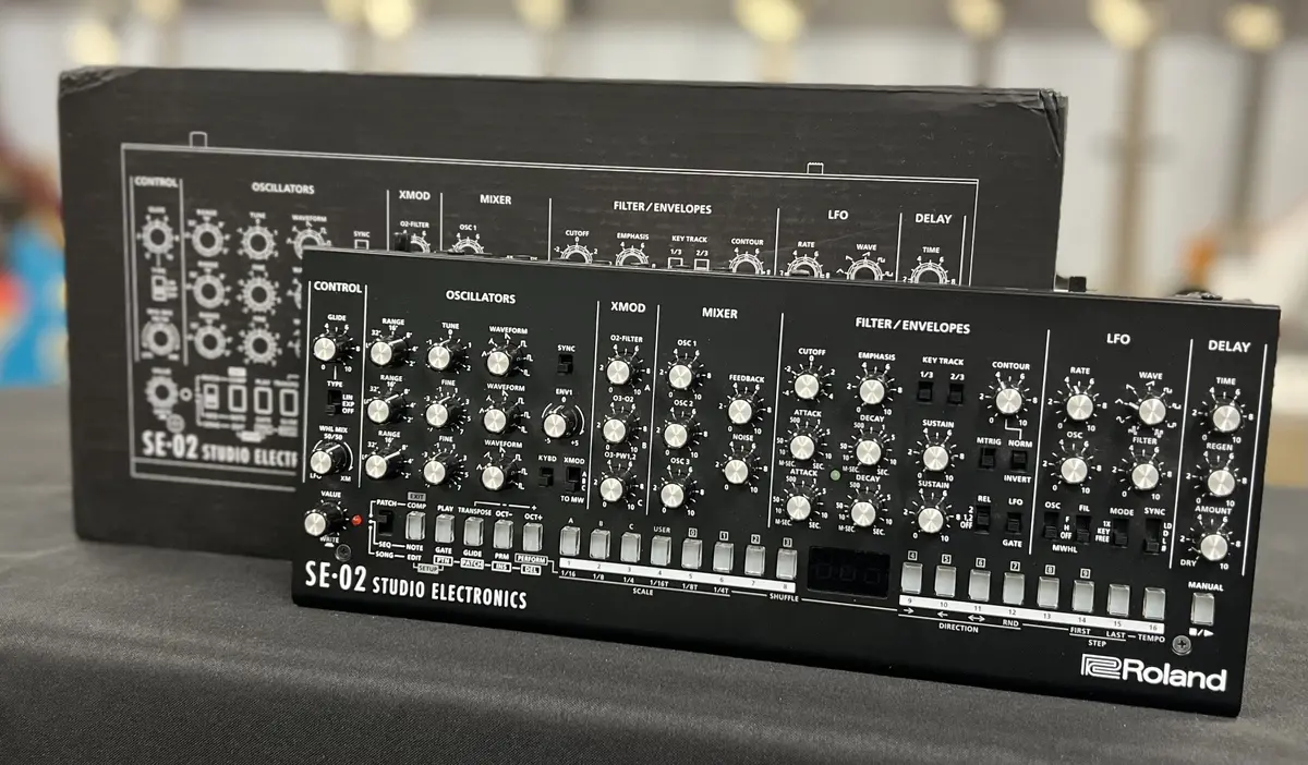 Roland Boutique Se-02 Analog Synthesizer 1