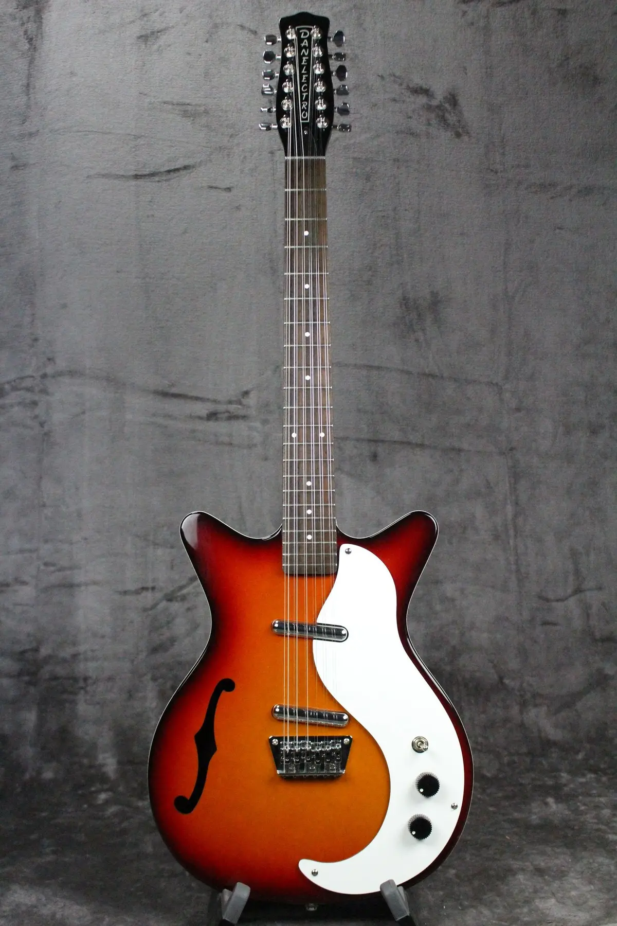 Danelectro 12-String Semi-Hollow 1