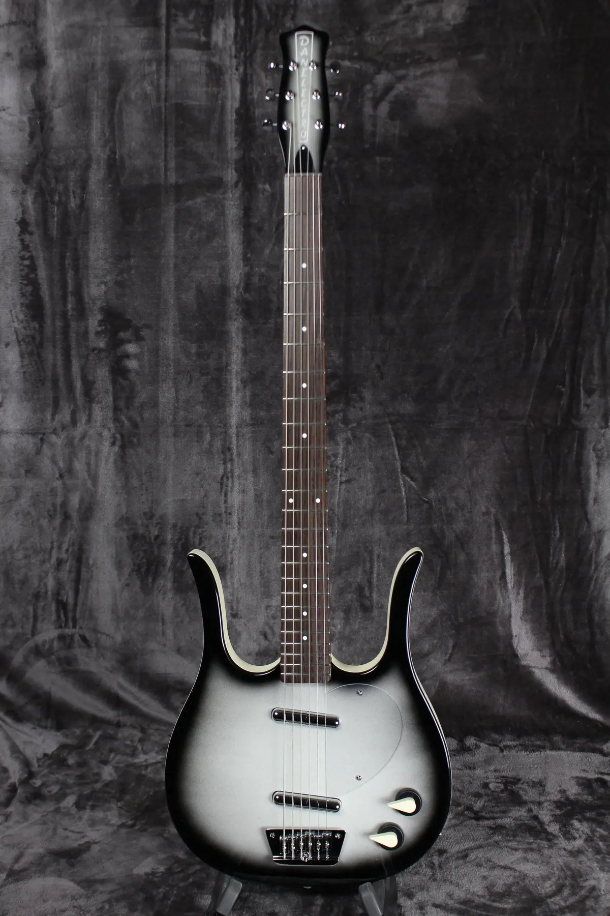 Danelectro Longhorn Baritone Blackburst *Free Shipping In The Usa* 1