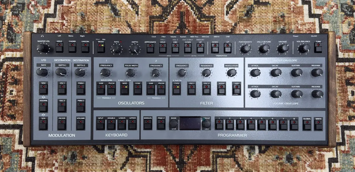 Oberheim Ob-X8 8-Voice Polyphonic Analog Desktop Synthesizer Module W/Skb Case 1