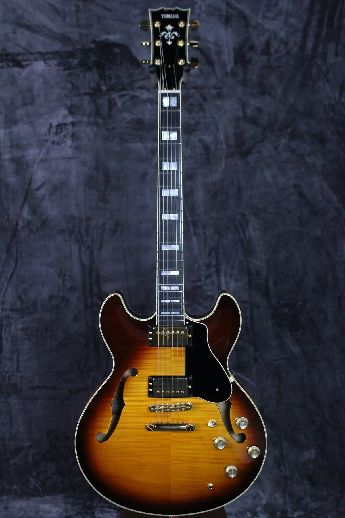2021 Yamaha Sa2200 Semi-Hollow Violin Sunburst 1