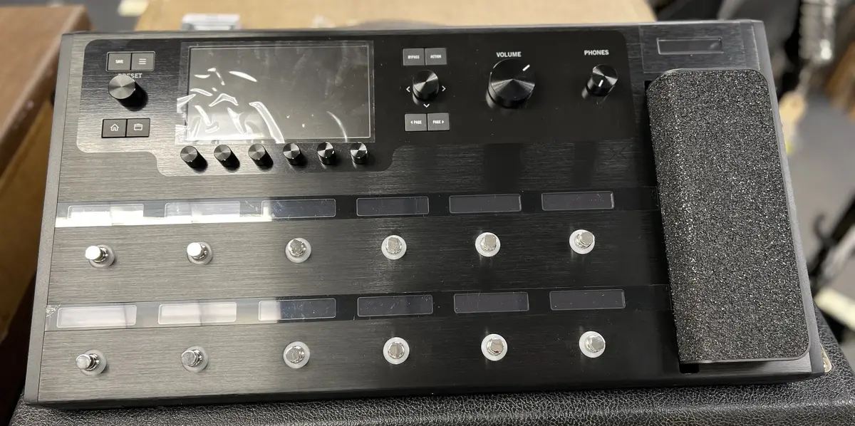Line 6 Helix Floor Multi-Effect & Amp Modeler 1