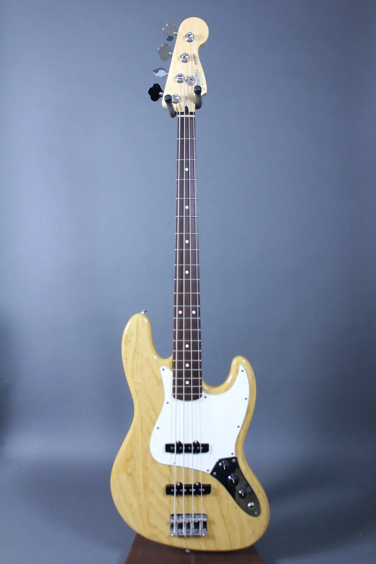 2004 Fender Deluxe Jazz Bass Natural 1