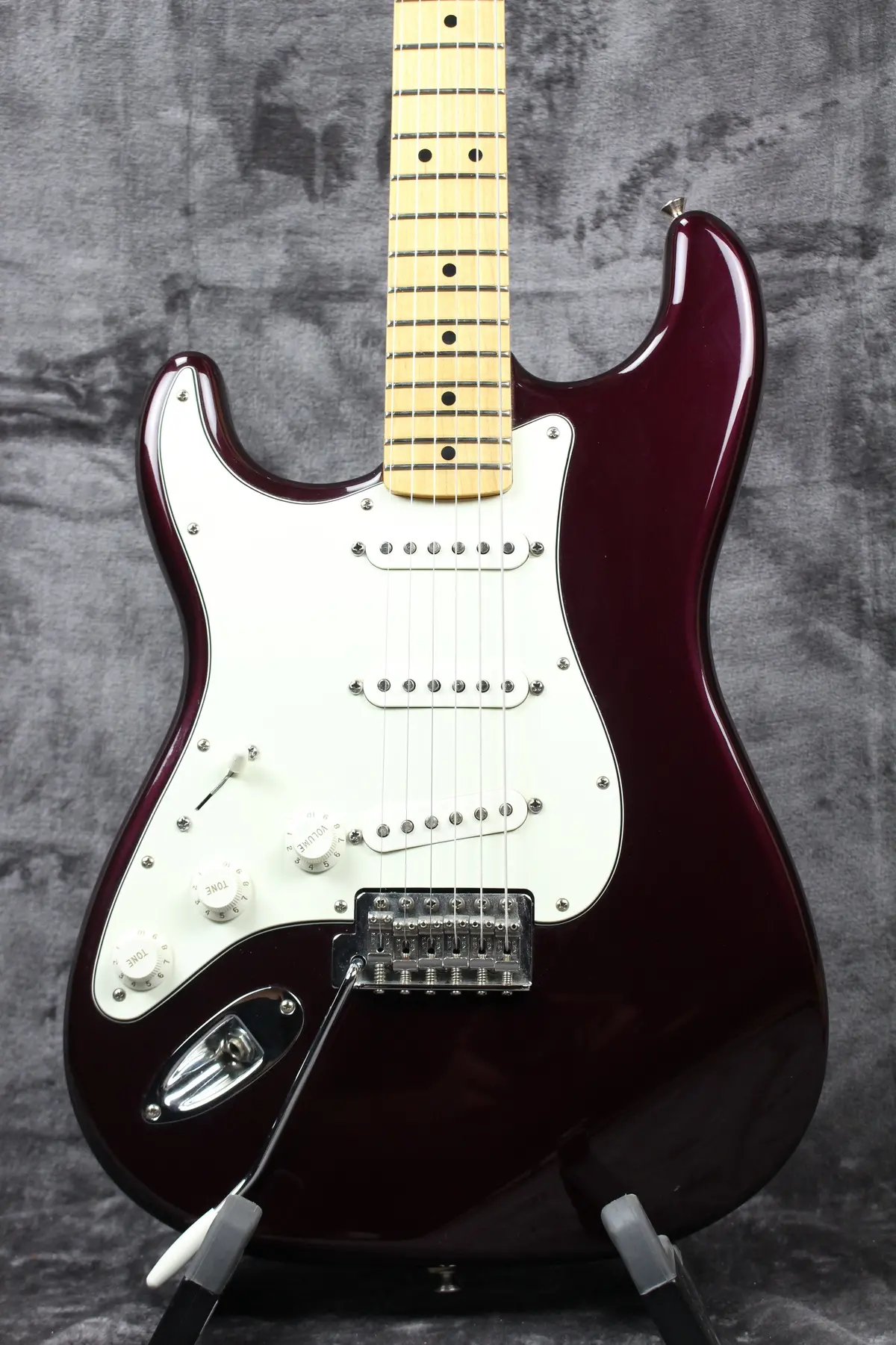2011 Fender Lh Standard Stratocaster Midnight Wine With Hardshell Case 1