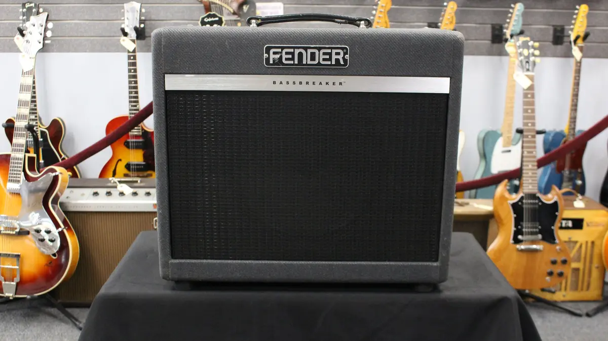 Fender Bassbreaker 15 Combo W/Cover 1