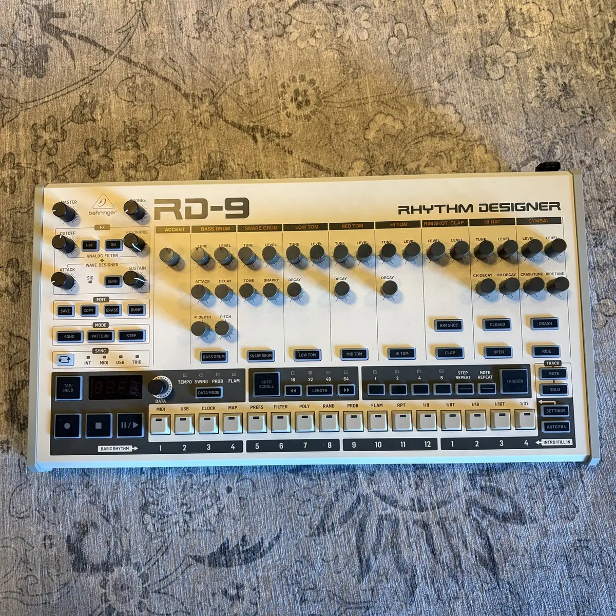 Behringer Rd-9 Drum Machine 1