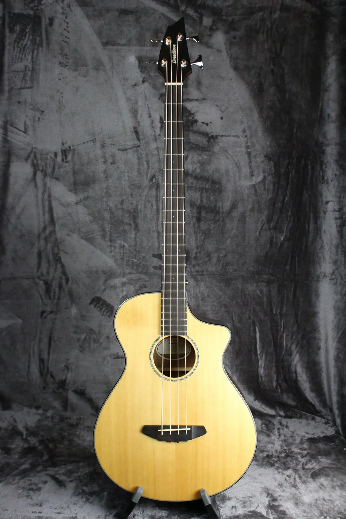 Breedlove Pursuit Acoustic Bass 1