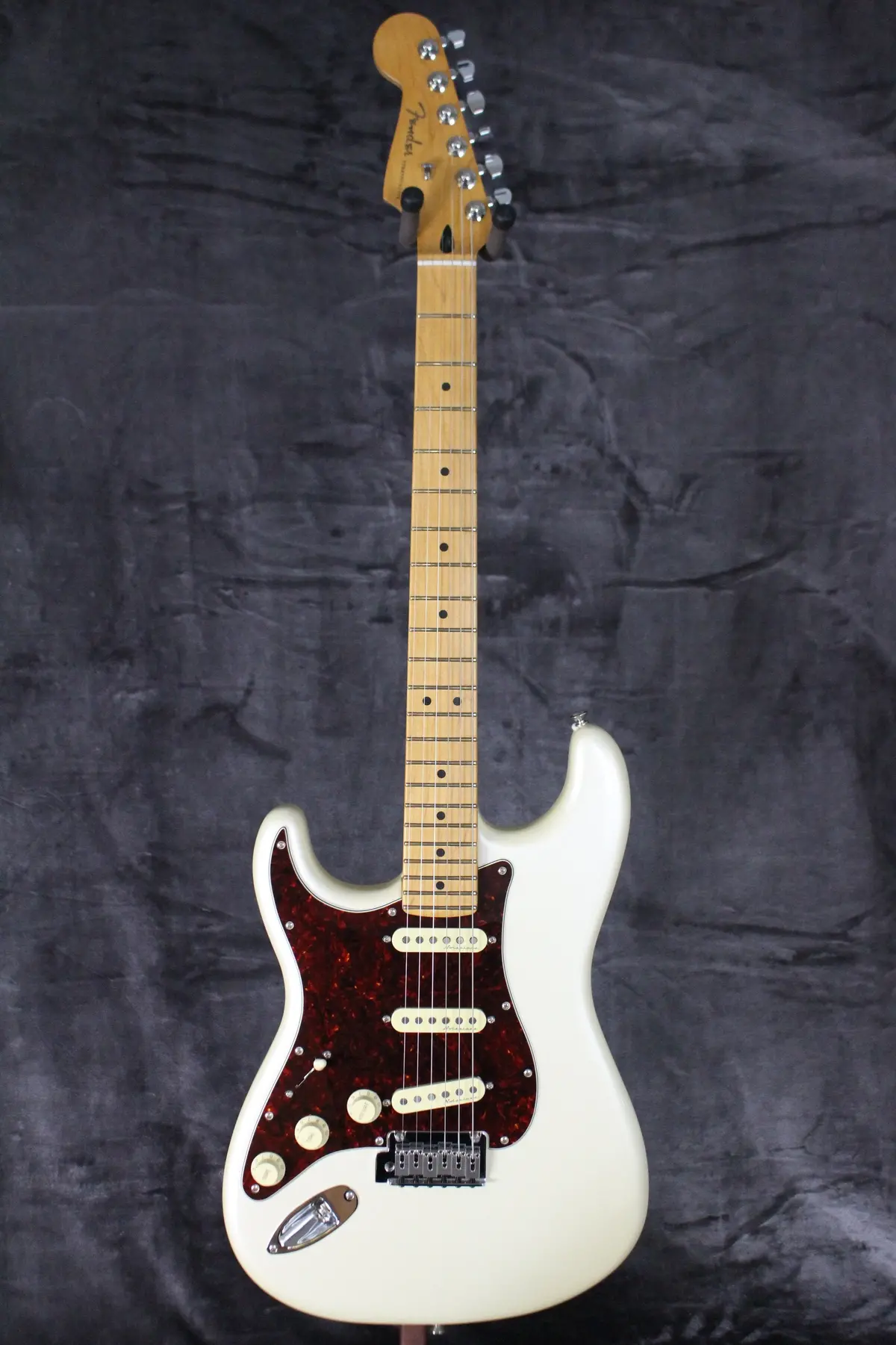 Fender Player Plus Stratocaster Lefty Olympic Pearl 1