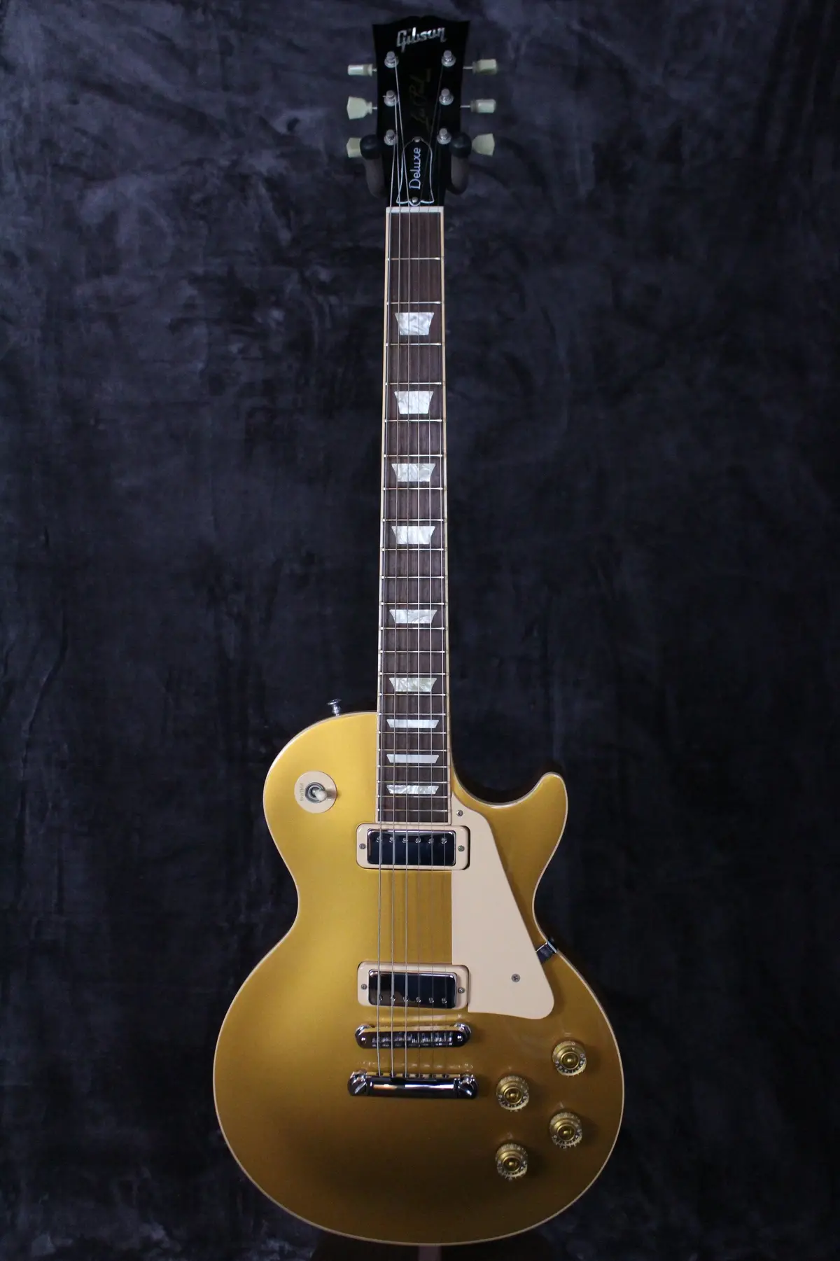 2005 Gibson Les Paul Deluxe Goldtop 1