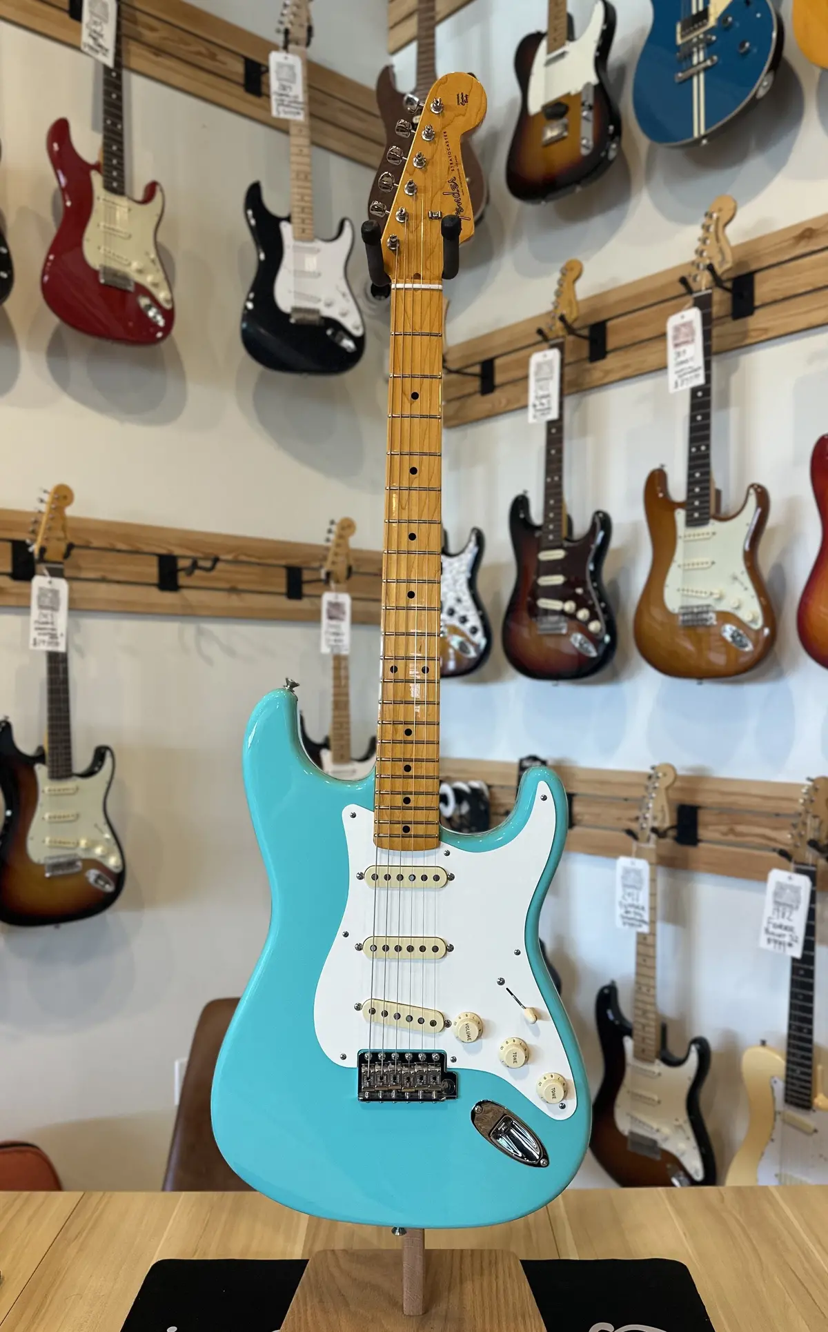 2022 Fender American Vintage Ii '57 Reissue Stratocaster Seafoam Green 1