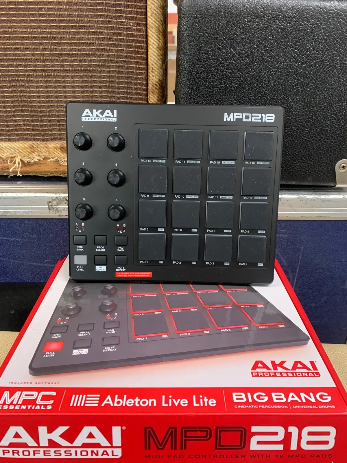 Akai Professional Mpd218 Midi Pad Controller 1