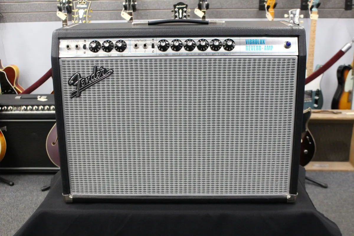 Fender '68 Vibrolux Reverb Reissue 1