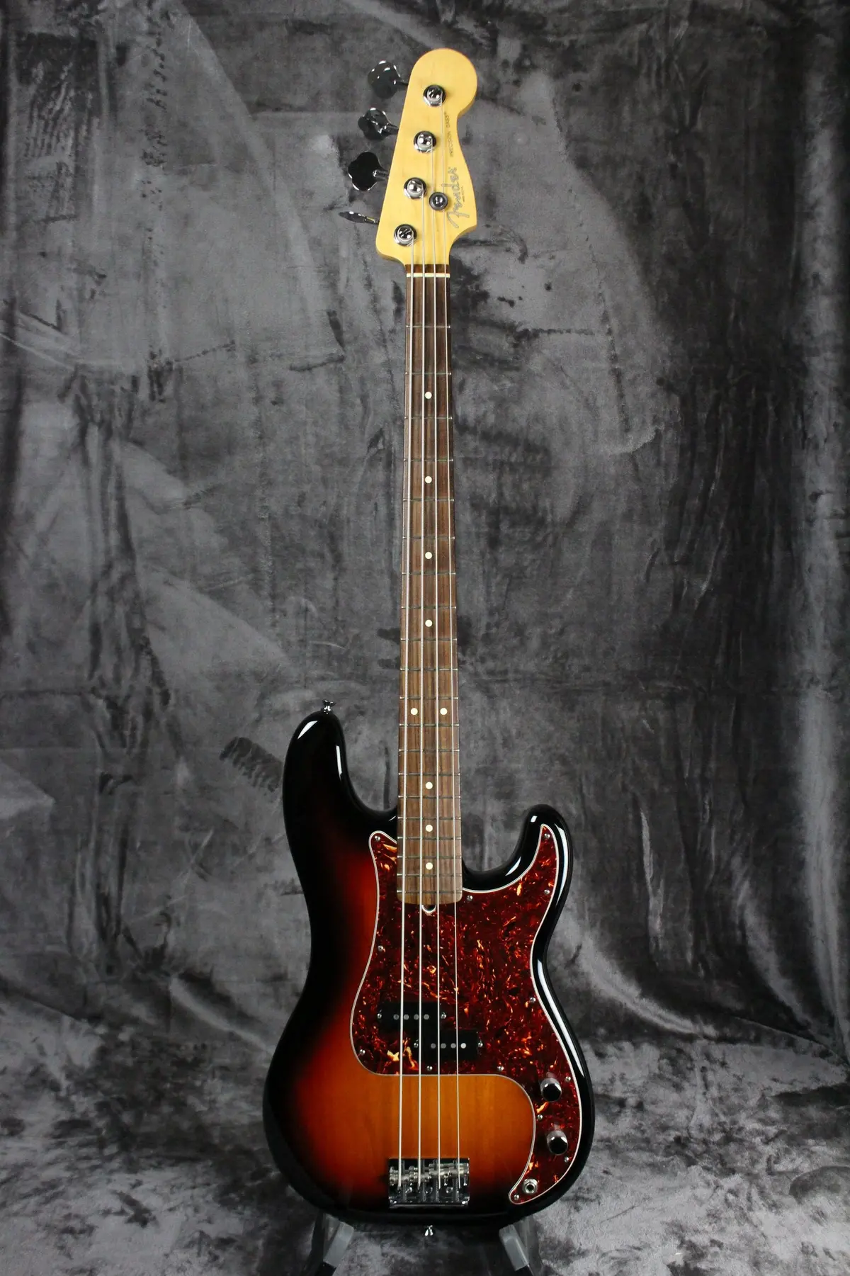2011 Fender American Standard Precision Bass 1