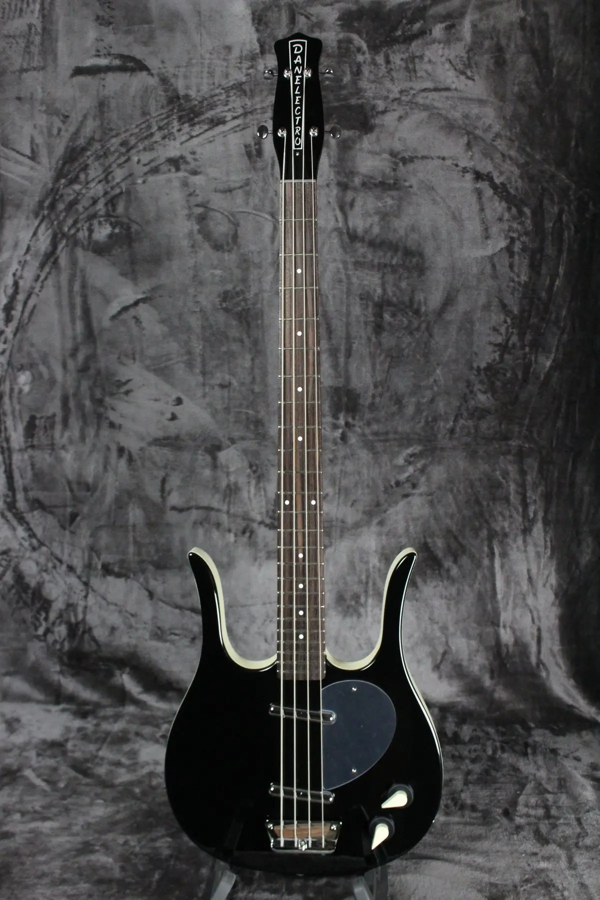 Danelectro Dlhbass-Blk Longhorn Bass *Free Shipping In The Usa* 1