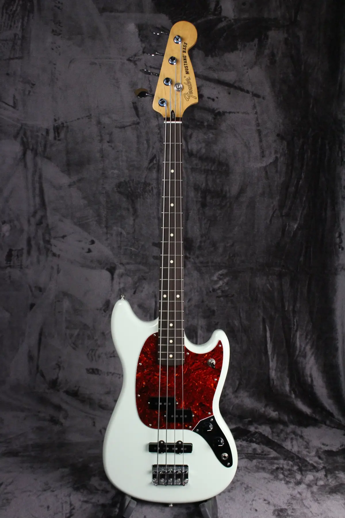 2017 Fender Mustang Bass 1