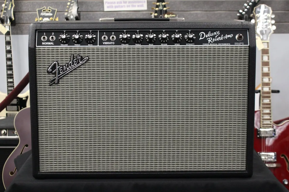 2022 Fender '65 Deluxe Reverb 1