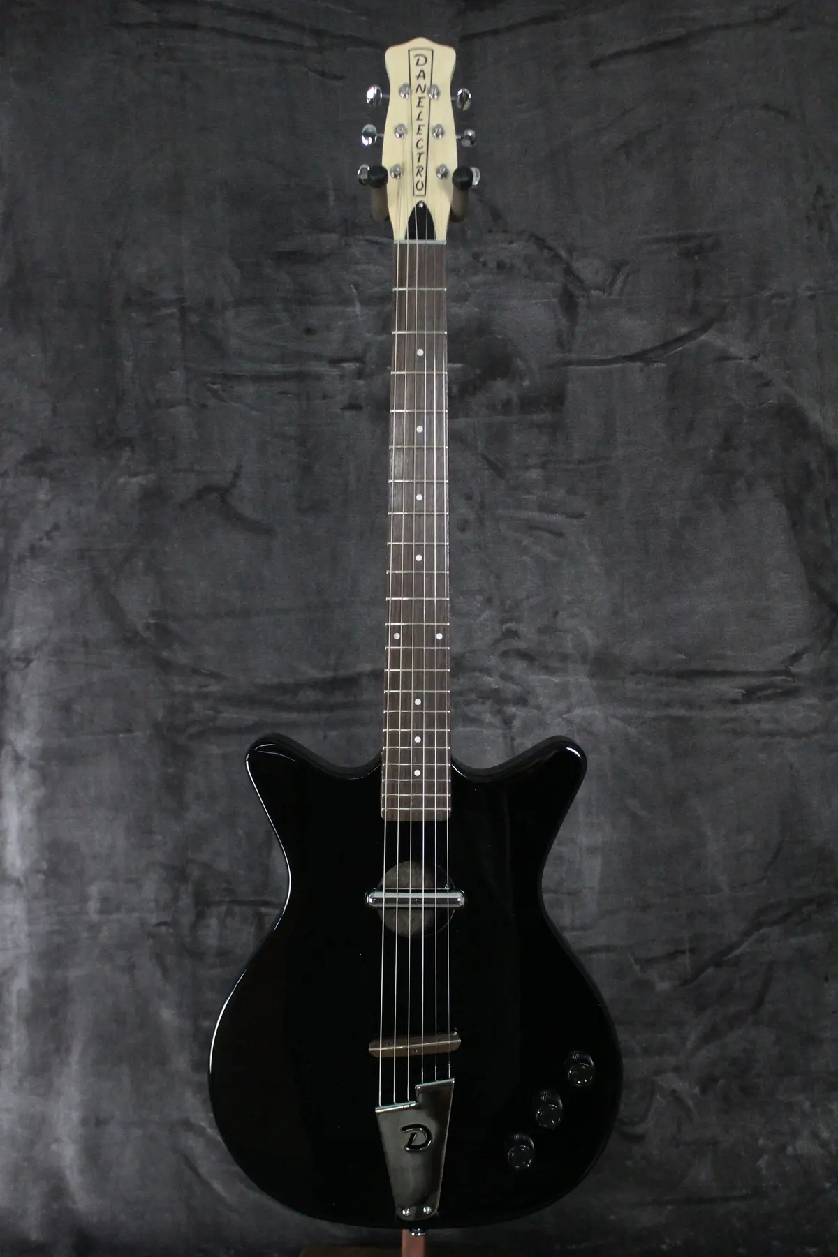Danelectro Convertible Black *Free Shipping In The Usa* 1
