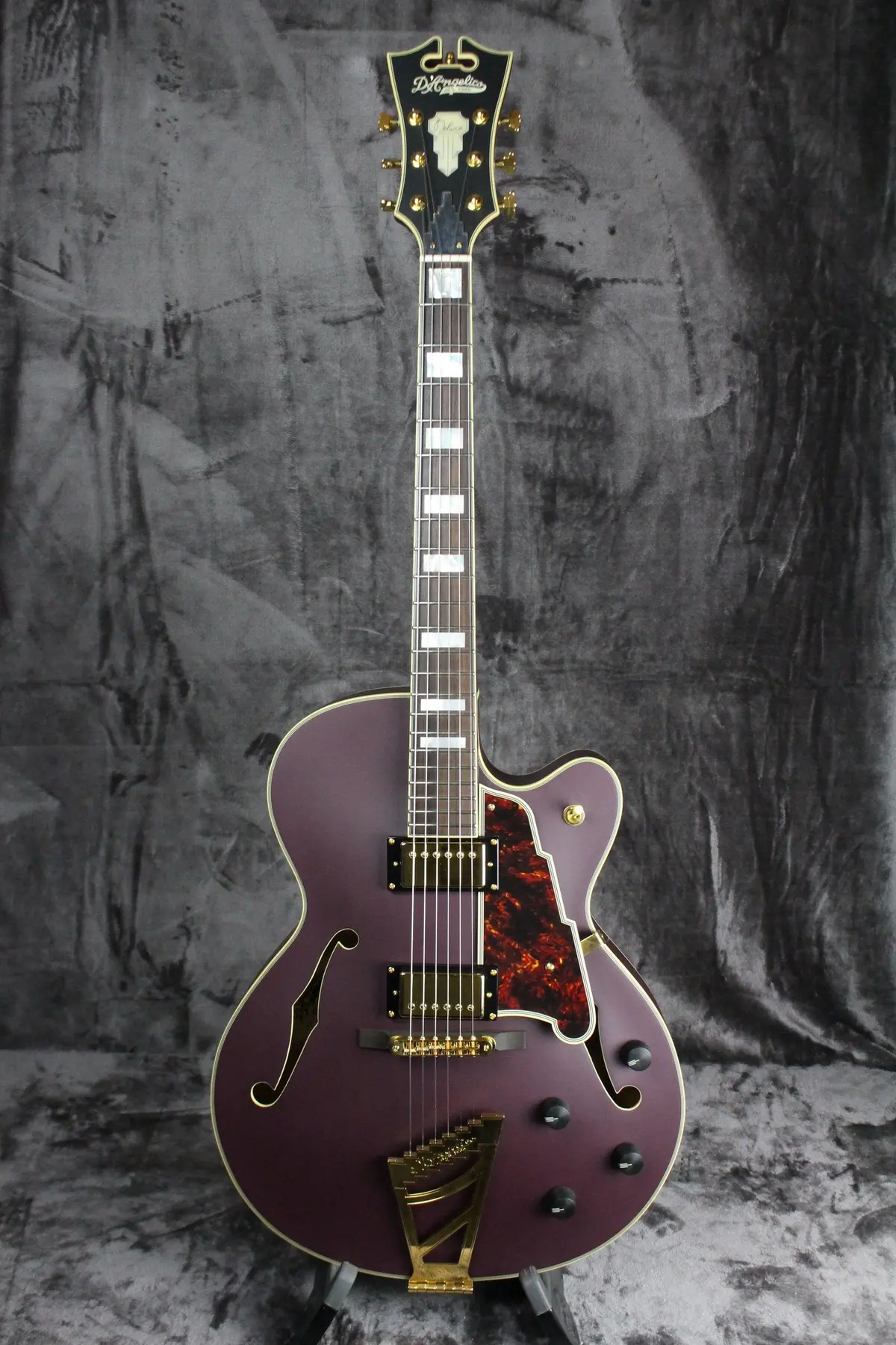 D'angelico Deluxe Dh Limited Edition Matte Plum 1